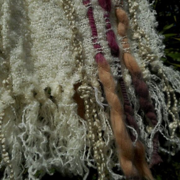 NWOT NOELLE Acrylic/Wool/Nylon Cream/Pink/Raspberry Scarf w/Fringe - Picture 9 of 11